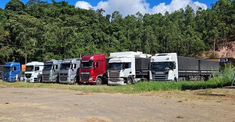 Seis carretas com café são apreendidas em Rio Bananal, no ES; prejuízo de R$ 3 milhões