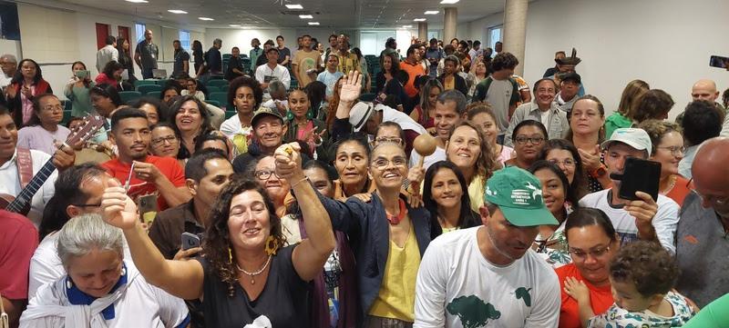 Pescadores artesanais e Marina Silva selam apoio mútuo e defendem a pesca sustentável