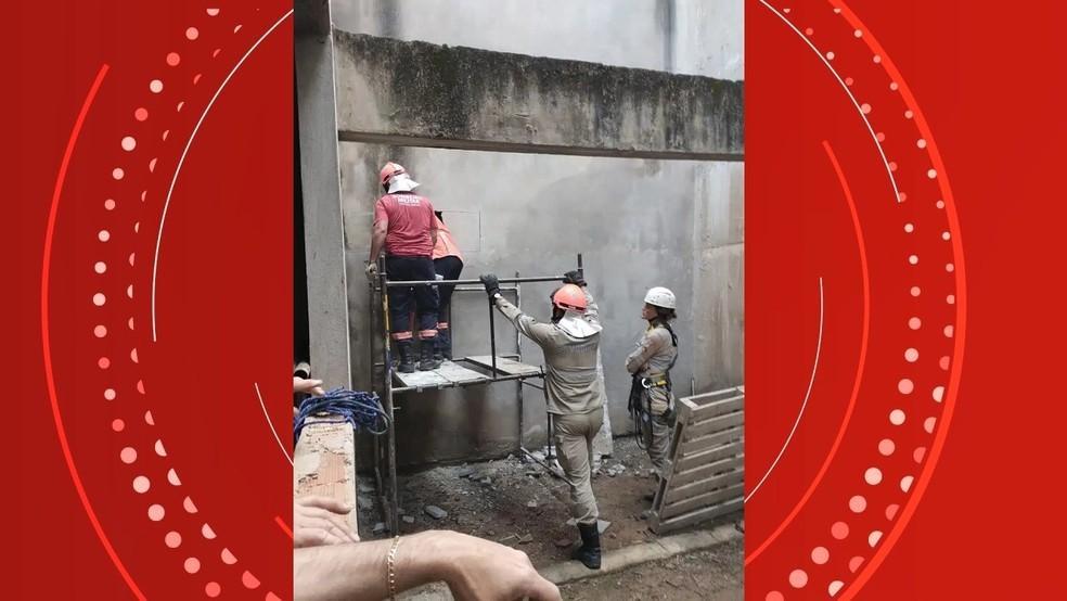 Jovem desaparece e é encontrada mais de 24 horas depois de ficar presa em vala de difícil acesso, no ES