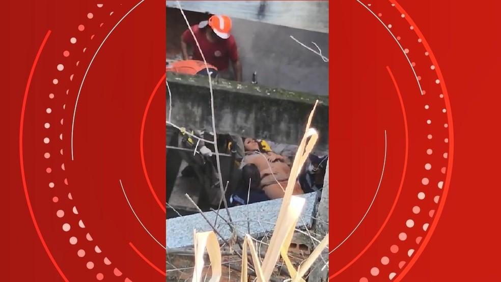 Jovem desaparece e é encontrada mais de 24 horas depois de ficar presa em vala de difícil acesso, no ES