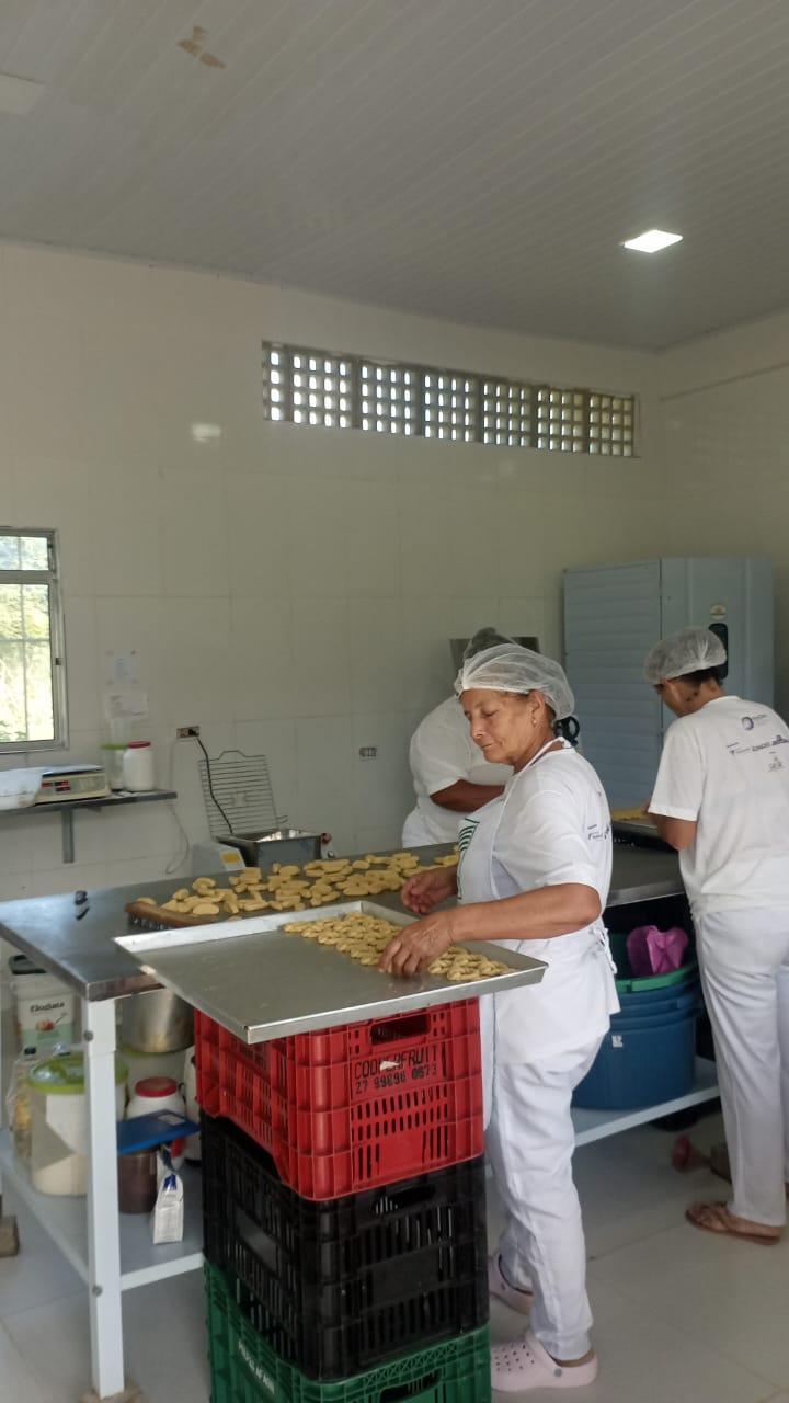 Associação apoiada pela Suzano atinge auge de produção de biscoitos e polpa de frutas em 2023