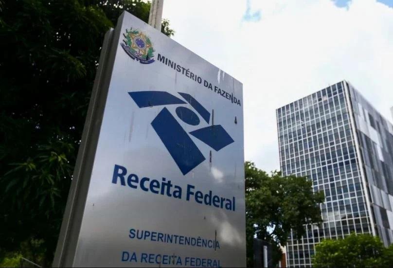 Receita paga maior lote de restituição IR da história