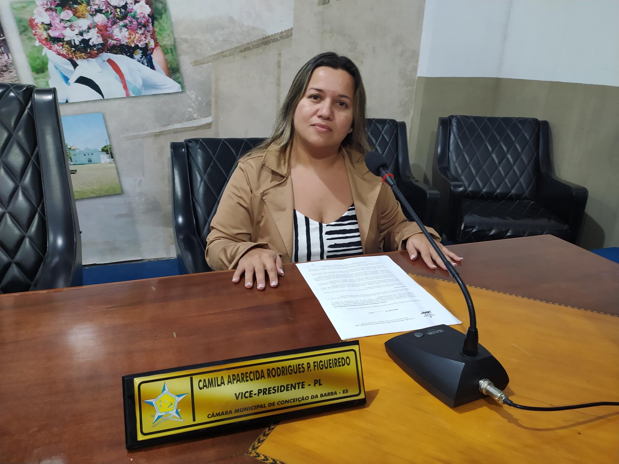 Vereadora Camila defende a implantação de uma Clínica Veterinária municipal, em Conceição da Barra, ES