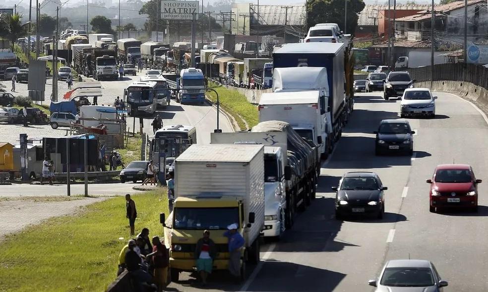 Auditoria aponta quase R$ 2 bilhões em auxílios a taxistas e caminhoneiros em 2022