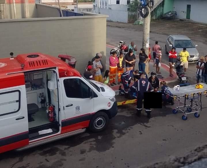 Homem embriagado sobe em poste e cai após levar choque em Guarapari, ES