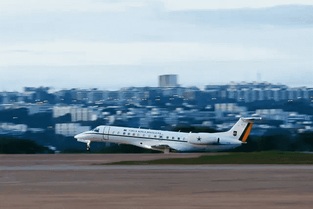 Ministros de Lula aproveitam aviões da FAB para passar fim de semana em casa