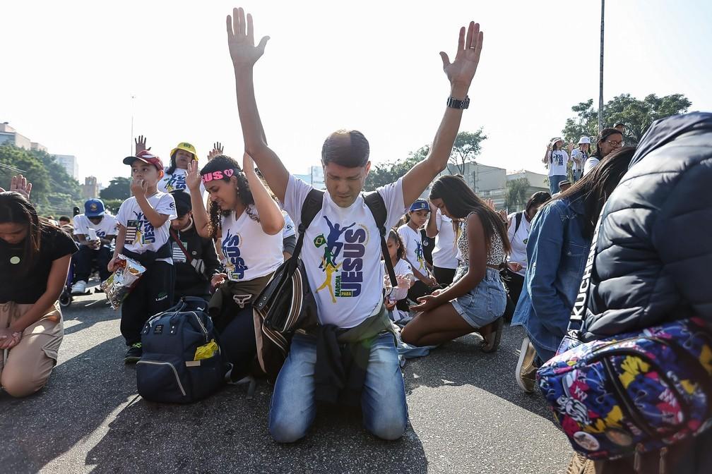 Marcha para Jesus reúne multidão de fiéis nas ruas de São Paulo e atrai poucos políticos