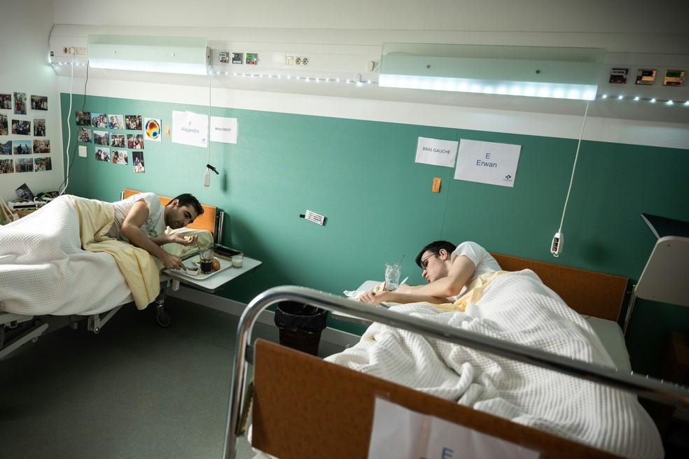 Voluntários passam dois meses na cama para experimento sobre ausência da gravidade