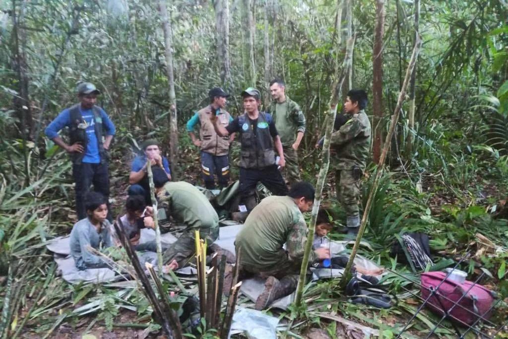 Crianças e bebê que sofreram acidente aéreo na Colômbia são encontradas vivas após 40 dias