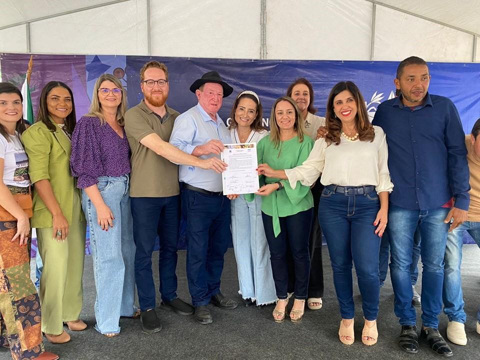 Governo do ES assina Ordem de Serviço para reconstrução de escola municipal de Ecoporanga, ES