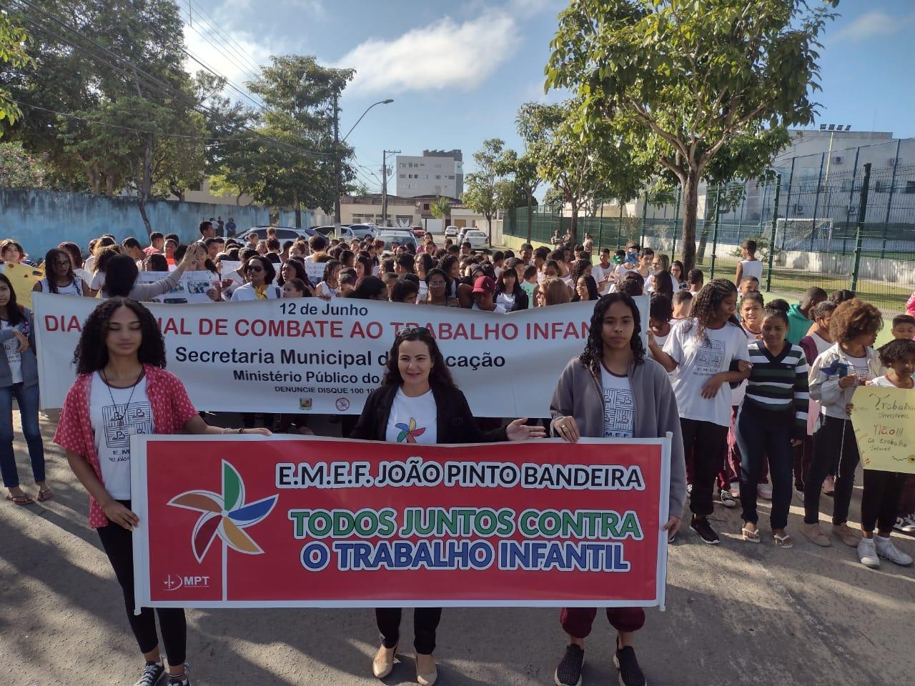 Passeatas de conscientização marcam Dia Mundial de Combate ao Trabalho Infantil na rede municipal de ensino em São Mateus, ES