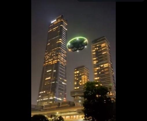 Homem cria ‘disco voador’ elétrico e levanta voo na China