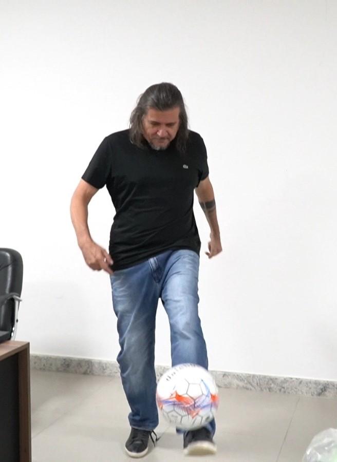 Esporte amador tá on em SAMA: Daniel entrega uniformes e equipamentos para mais cinco times de futebol, em São Mateus, ES