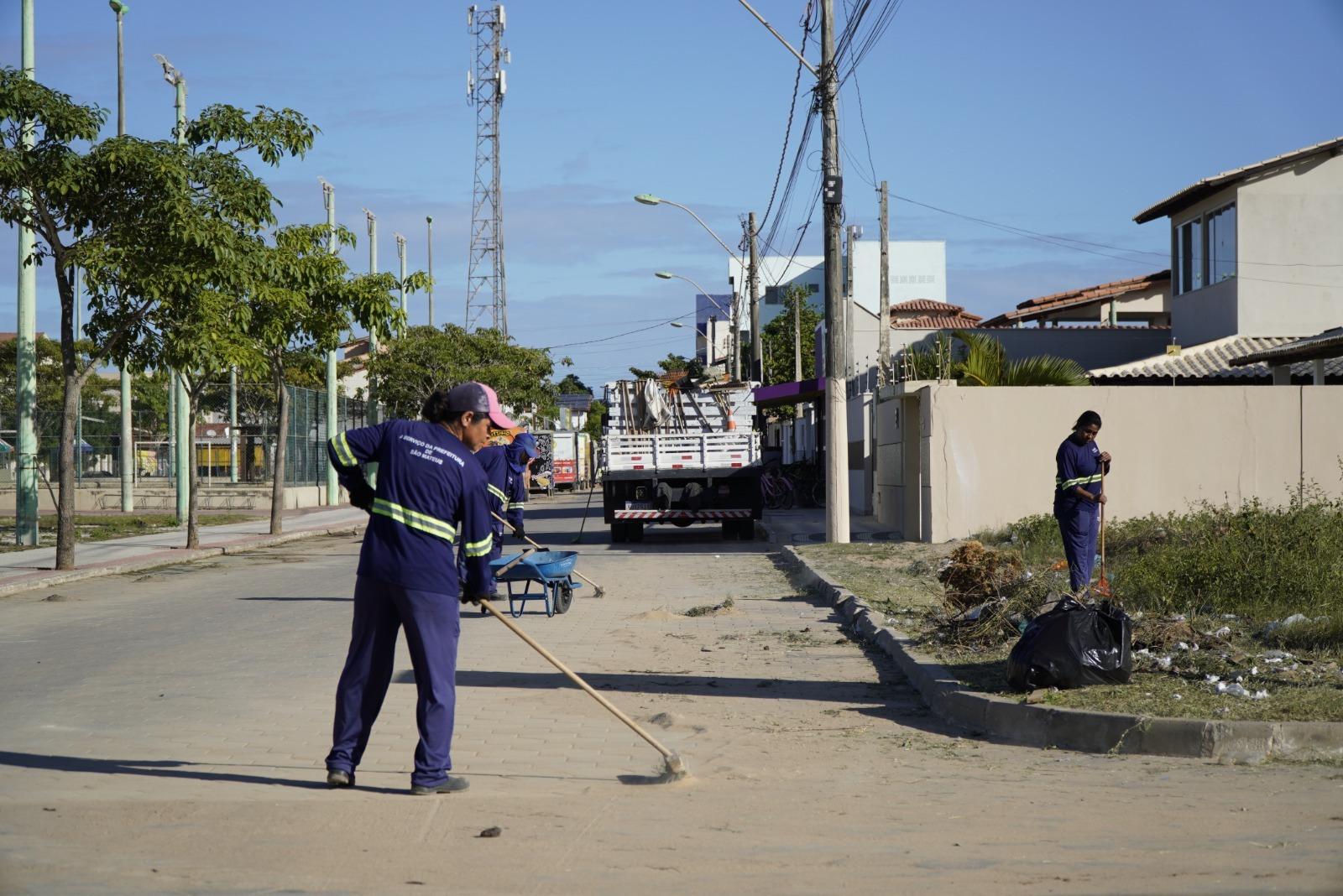 Prefeitura de São Mateus, ES, intensifica ações de limpeza pública
