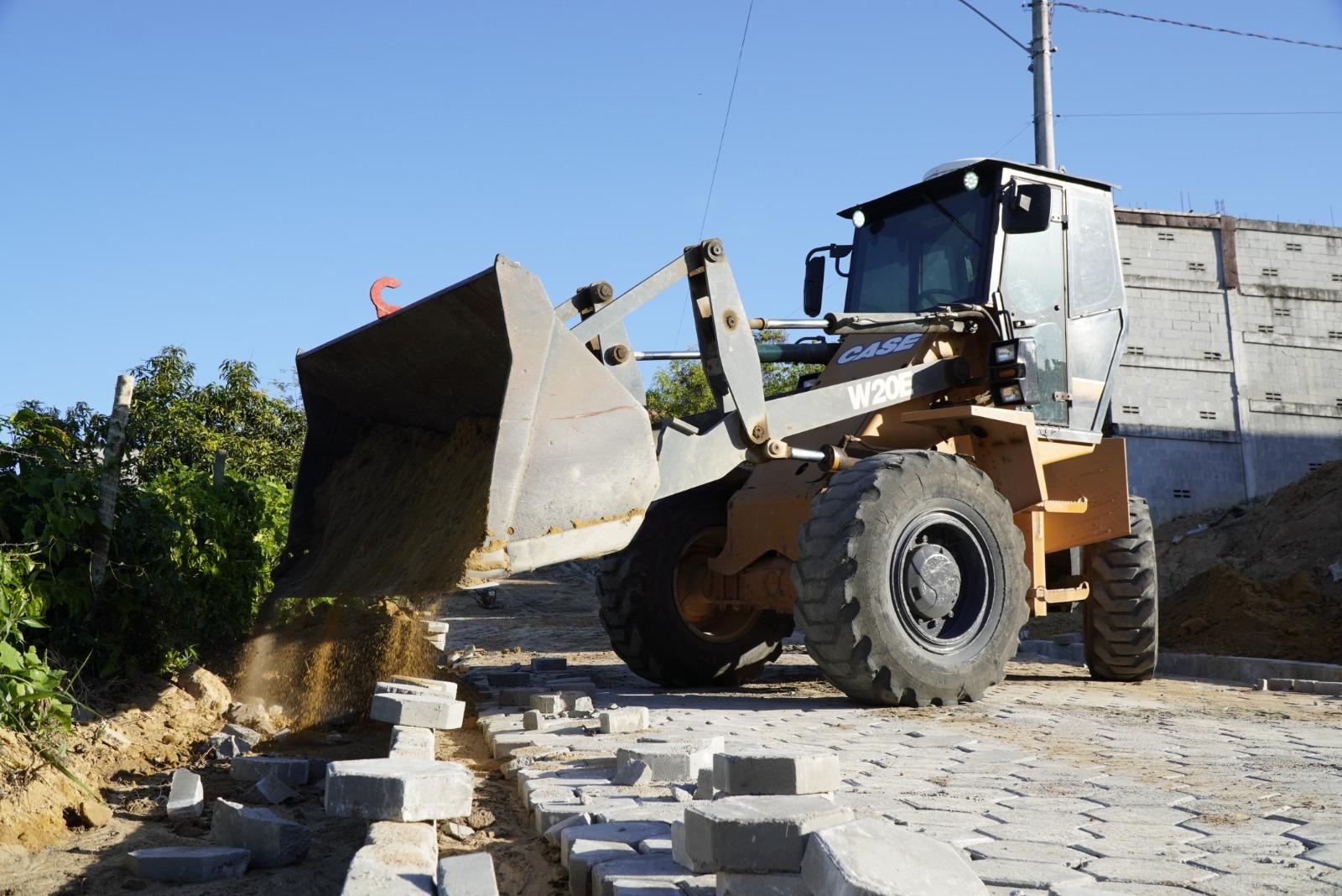 Daniel tá on: Mais ruas pavimentadas no bairro Aviação
