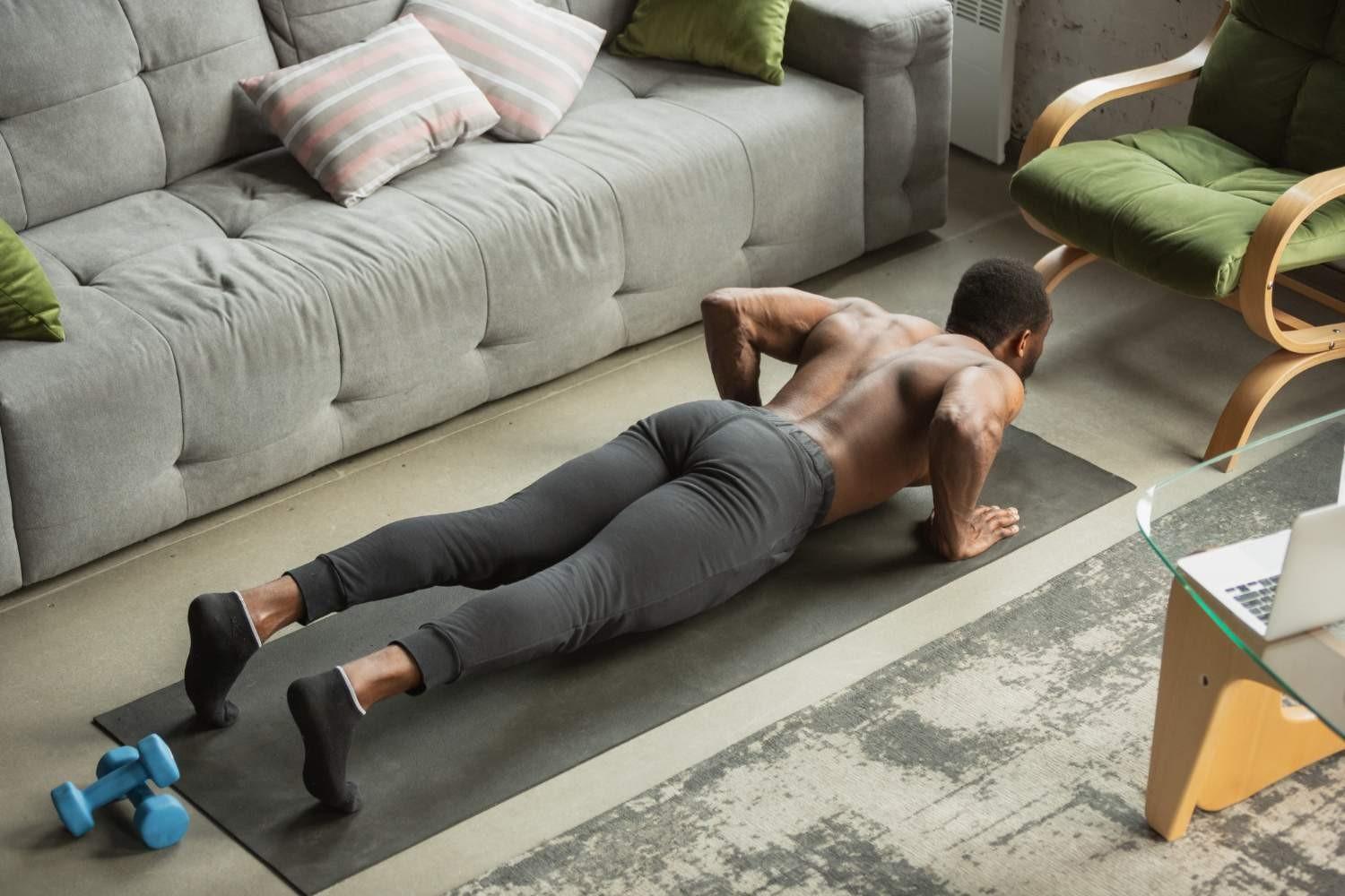 7 exercícios para fazer em casa que dão o mesmo resultado que academia