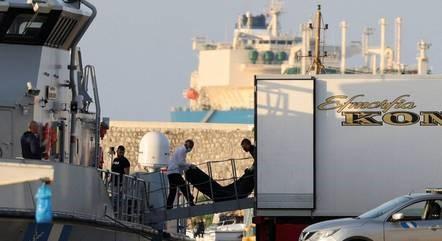 Centenas de pessoas podem ter se afogado em porão de barco que naufragou