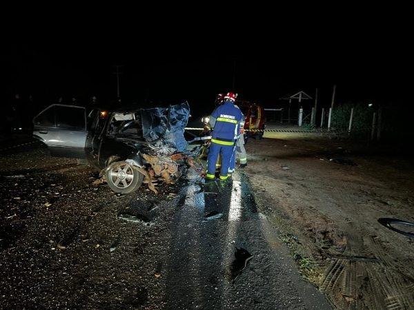 Grave acidente na PR-487 deixa 2 mortos e 6 feridos; jovem de 14 anos dirigia veículo