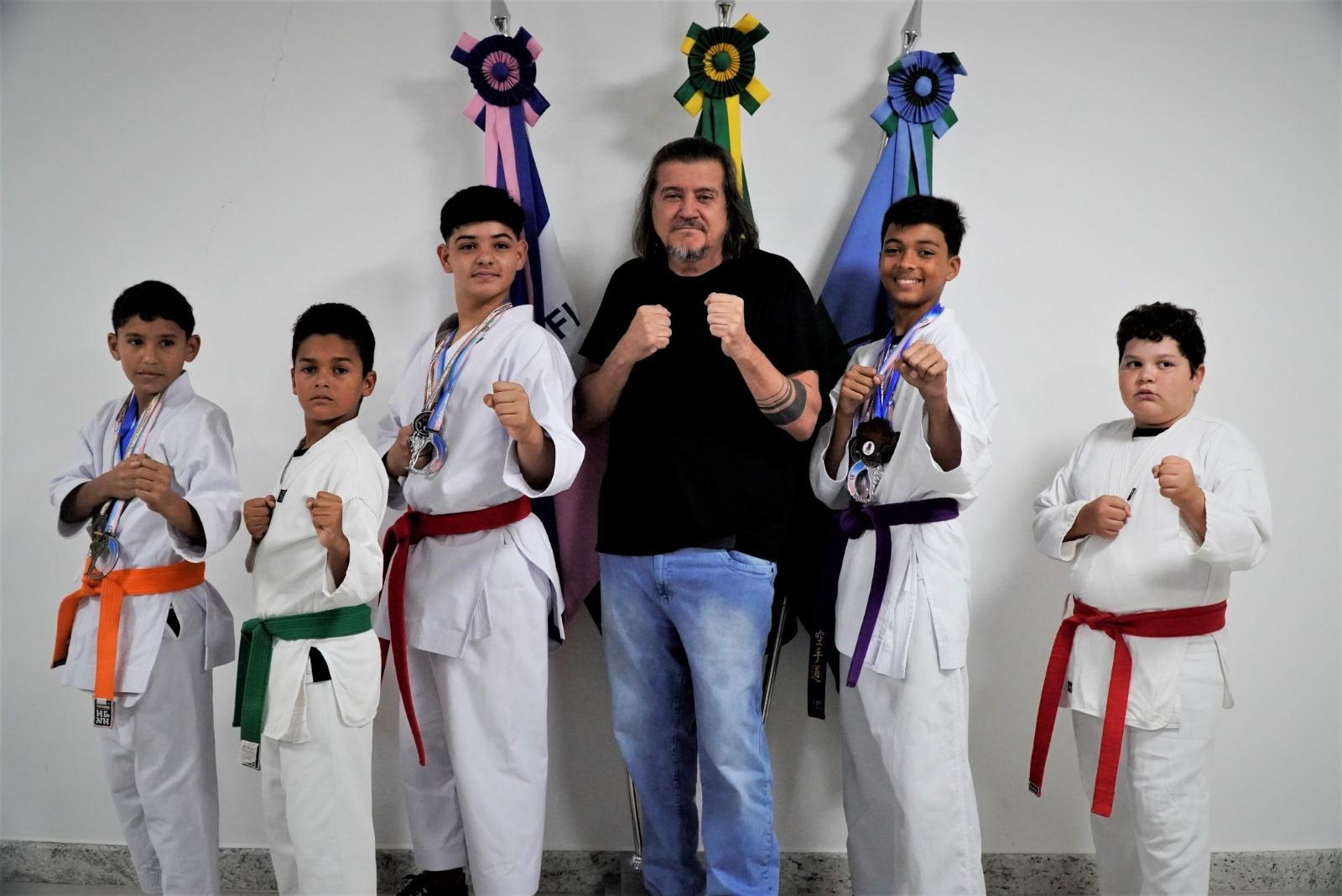 Incentivo da Preffeitura ao esporte dá resultado: Karatê de Nestor Gomes traz nove medalhas para São Mateus, ES