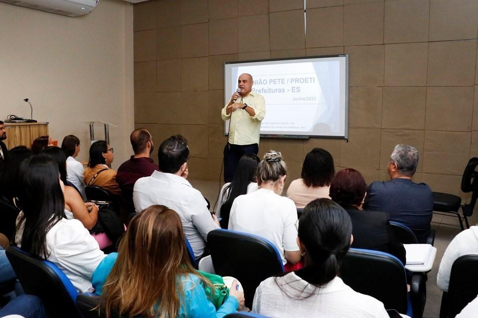 Sedu realiza reunião técnica com secretários municipais de Educação