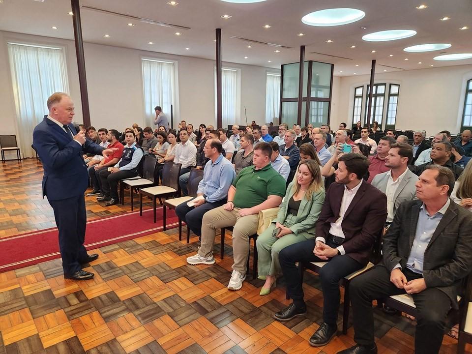 Governo do ES orienta municípios costeiros e produtores em relação à gripe aviária