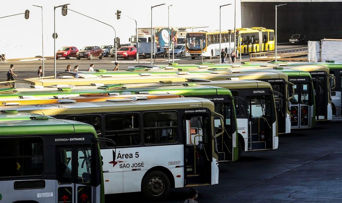 Exame toxicológico para motoristas de ônibus e caminhão tem novo prazo