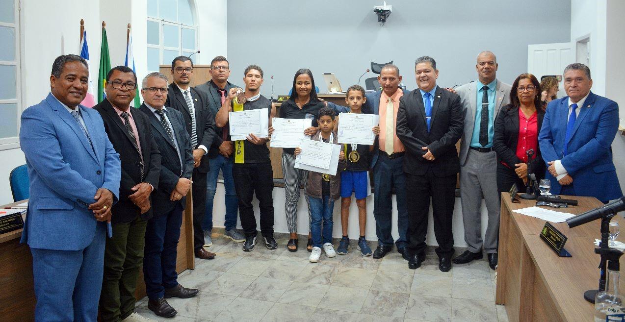 Em dia de lutas, homenagem a lutadores de artes marciais na Câmara de São Mateus, ES