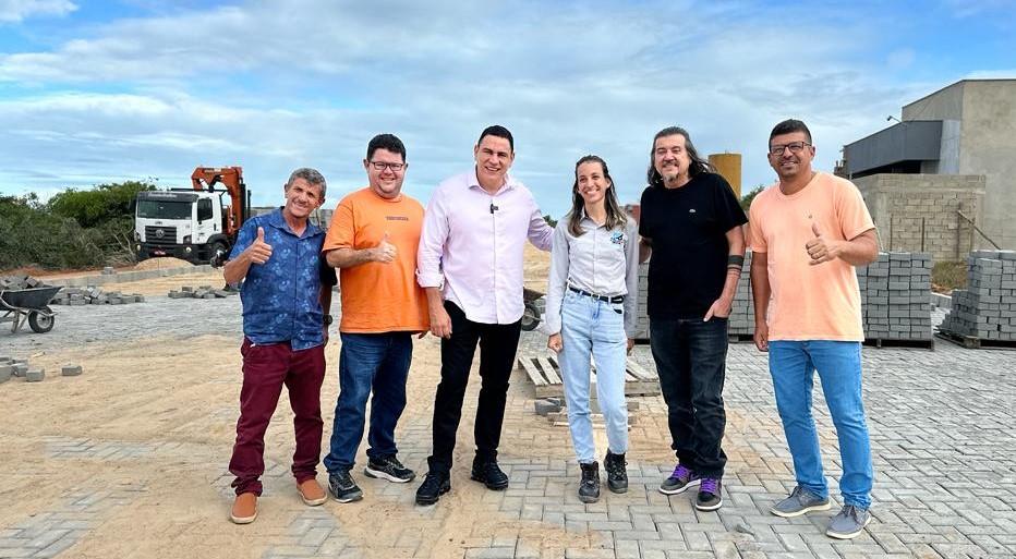 Daniel Santana e Da Vitória vistoriam obras de urbanização de Guriri, em Saõ Mateus, ES