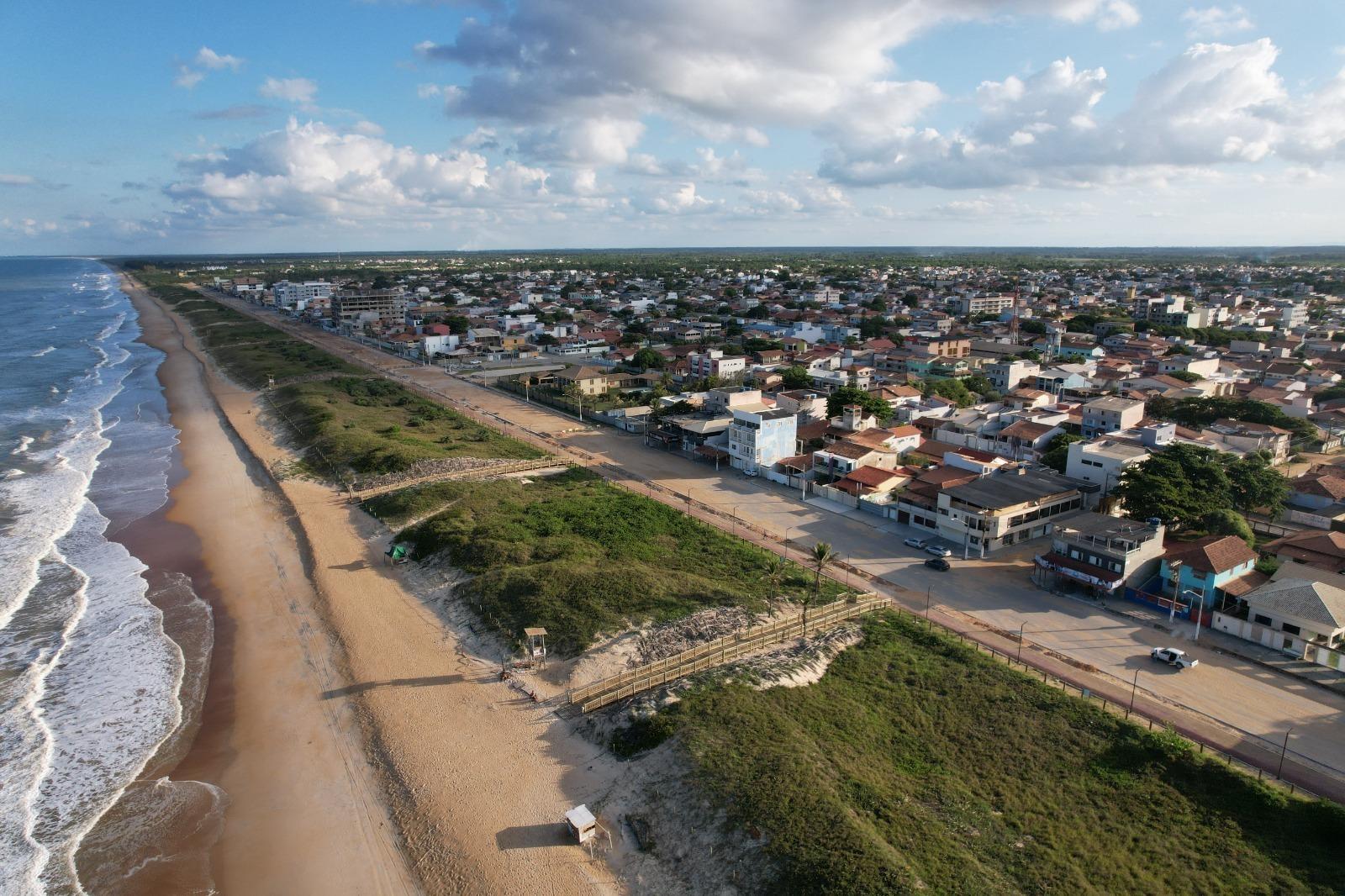 Daniel Santana e Da Vitória vistoriam obras de urbanização de Guriri, em Saõ Mateus, ES