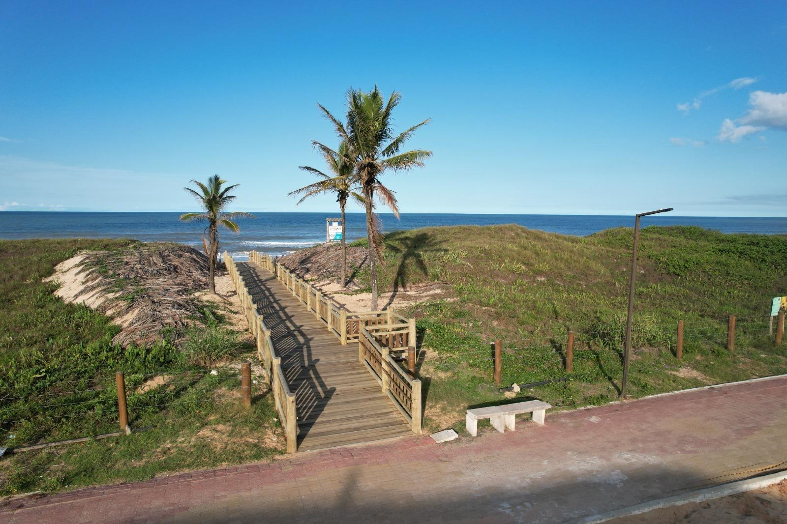 Daniel Santana e Da Vitória vistoriam obras de urbanização de Guriri, em Saõ Mateus, ES