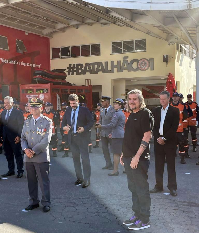 Daniel Santana é condecorado pelo Corpo de Bombeiros com a medalha “Mérito Nestor Gomes”, em Vitória, ES