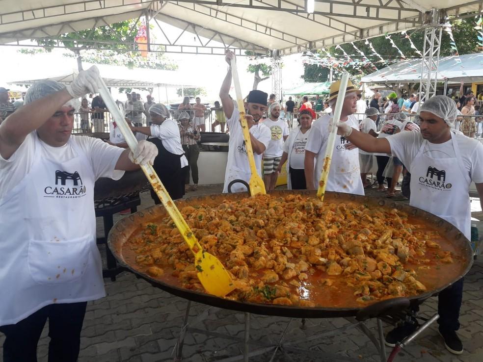 ‘Maior moqueca do mundo’ terá 600 kg de peixe e vai servir até 2 mil pessoas no ES; confira a receita