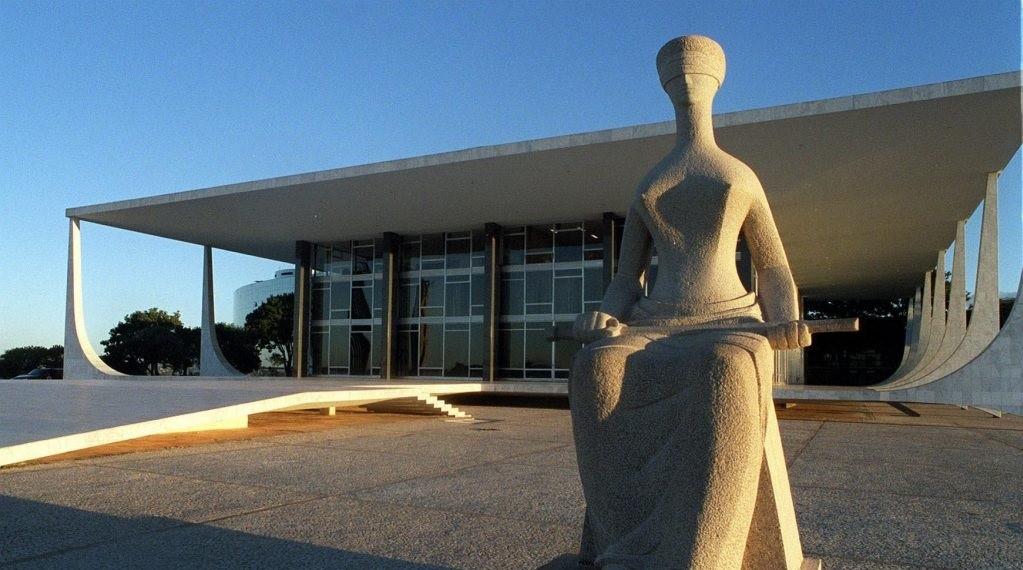 Município não pode assinar contrato com parente de agente público