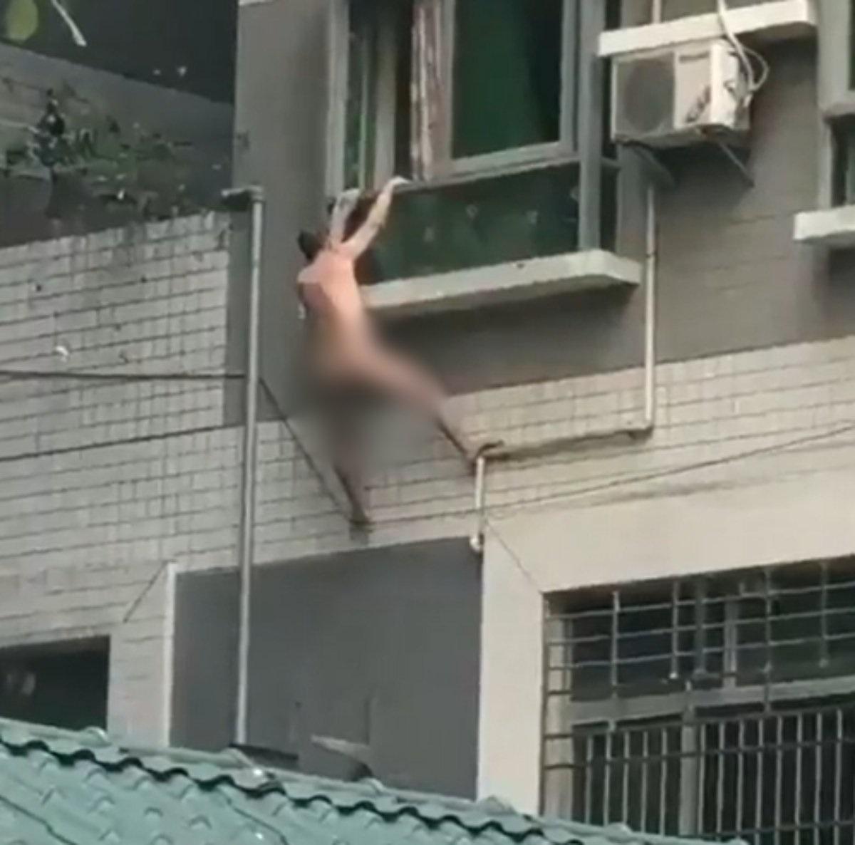Homem tenta fugir pelado de edifício e cai do 4º andar