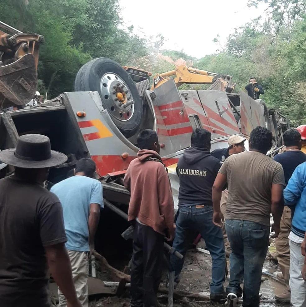 Acidente de ônibus no México deixa 29 mortos e 19 feridos