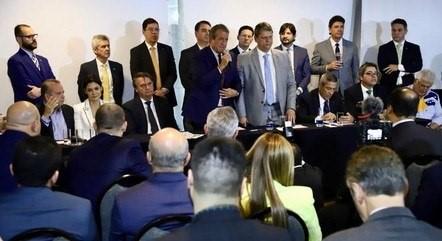 Bolsonaro diverge de Tarcísio e interrompe fala do governador de SP a favor da reforma tributária