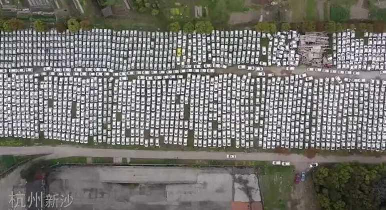 Cemitério de carros elétricos na China tem mais de 10 mil veículos abandonados