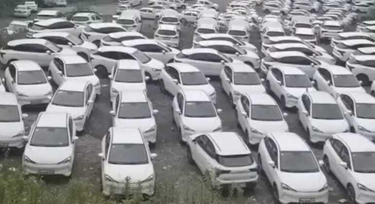 Cemitério de carros elétricos na China tem mais de 10 mil veículos abandonados