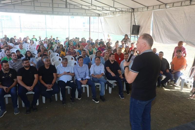 Governador anuncia obras de infraestrutura e casas populares em João Neiva