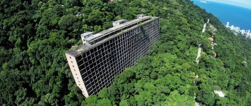 O esqueleto de hotel de luxo escondido há 70 anos na Floresta da Tijuca, no Rio