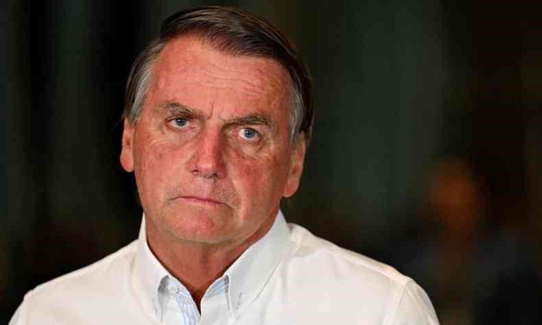 Inelegível, MP pede suspensão de salário de R$ 41 mil de Bolsonaro
