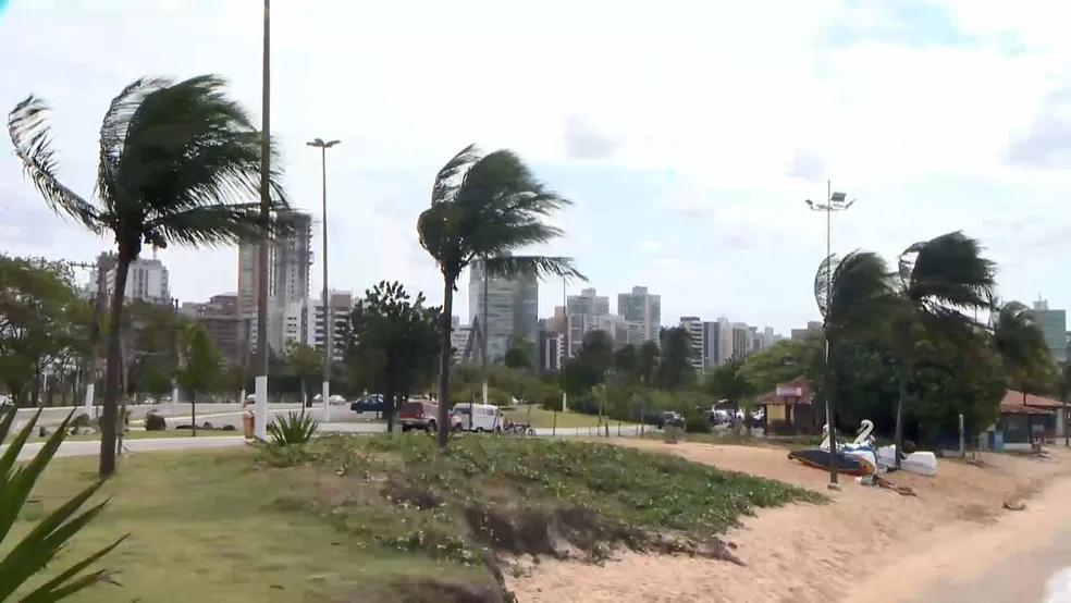 Ciclone deve provocar ventania de até 74 km/h e queda de temperaturas no ES; confira a previsão do tempo