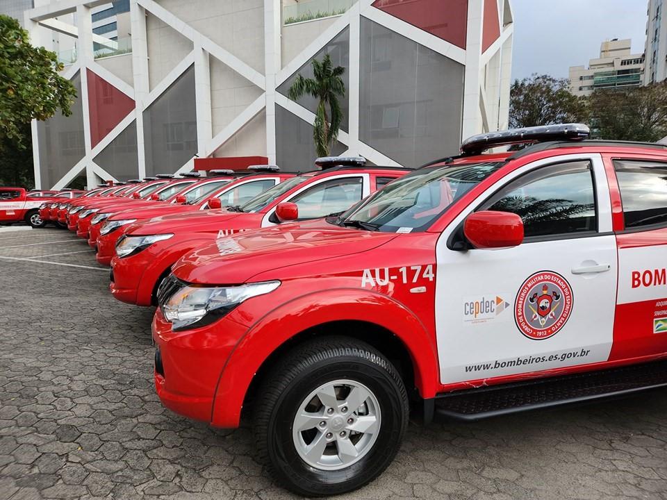 Corpo de Bombeiros Militar recebe 49 novas caminhonetes