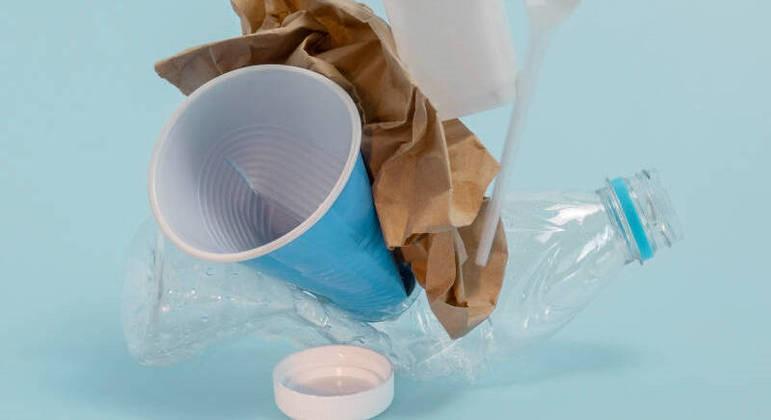 Conheça os potenciais riscos dos microplásticos à saúde humana; de câncer a autismo