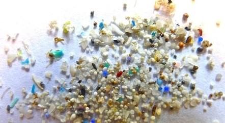 Conheça os potenciais riscos dos microplásticos à saúde humana; de câncer a autismo