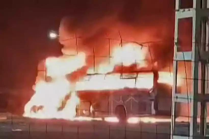 Acidente com ônibus em estrada mata 34 pessoas e 12 ficaram feridas