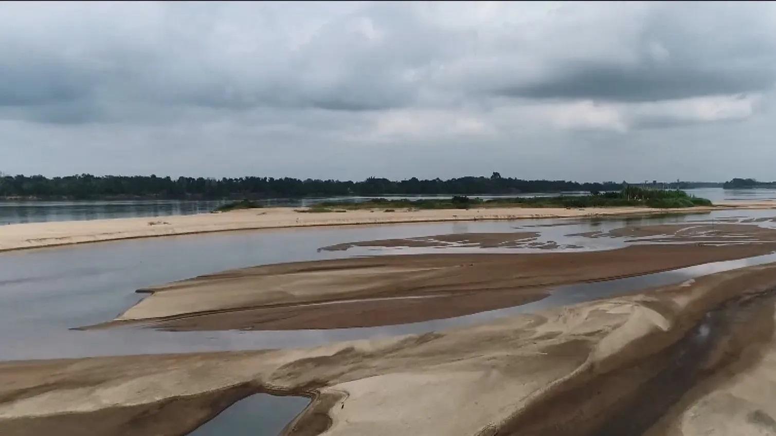 Bancos de areia formam mini-ilhas devido à pouca chuva e ao assoreamento do Rio Doce, ES; veja fotos
