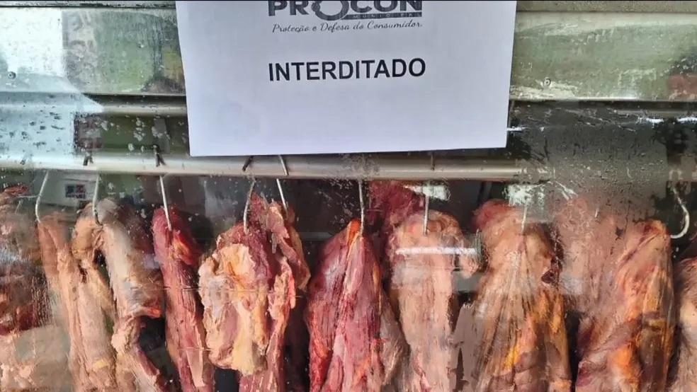 Cidades do ES apreendem e descartam mais de 21 toneladas de carne imprópria para consumo