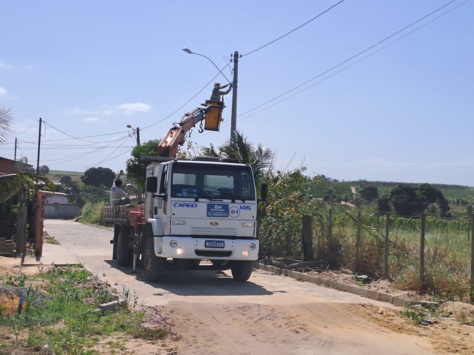 Iluminação pública e energia elétrica para quem precisa: ação permanente da Prefeitura de São Mateus, ES