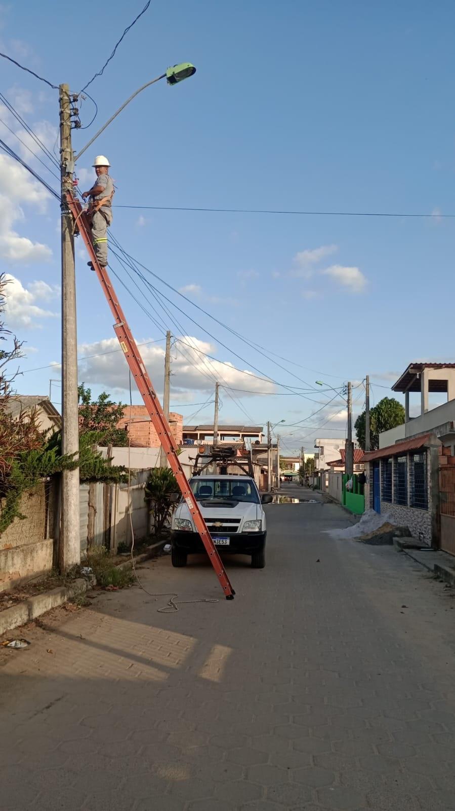 Iluminação pública e energia elétrica para quem precisa: ação permanente da Prefeitura de São Mateus, ES